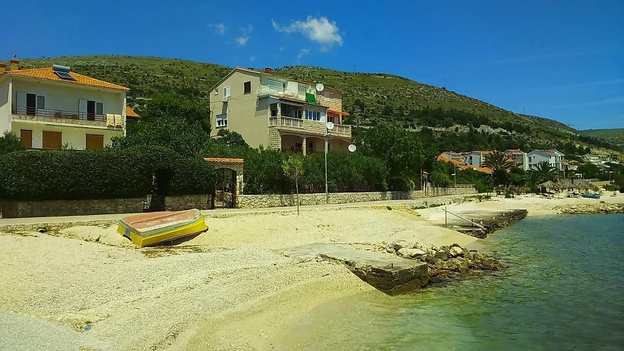 Apartments By The Sea Seget Donji, Trogir - 19351 0*,  克罗地亚