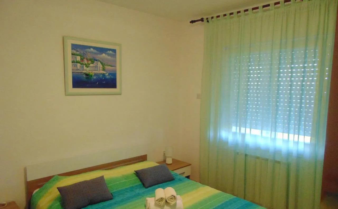 Apartments By The Sea Seget Donji, Trogir - 19351 0*,
